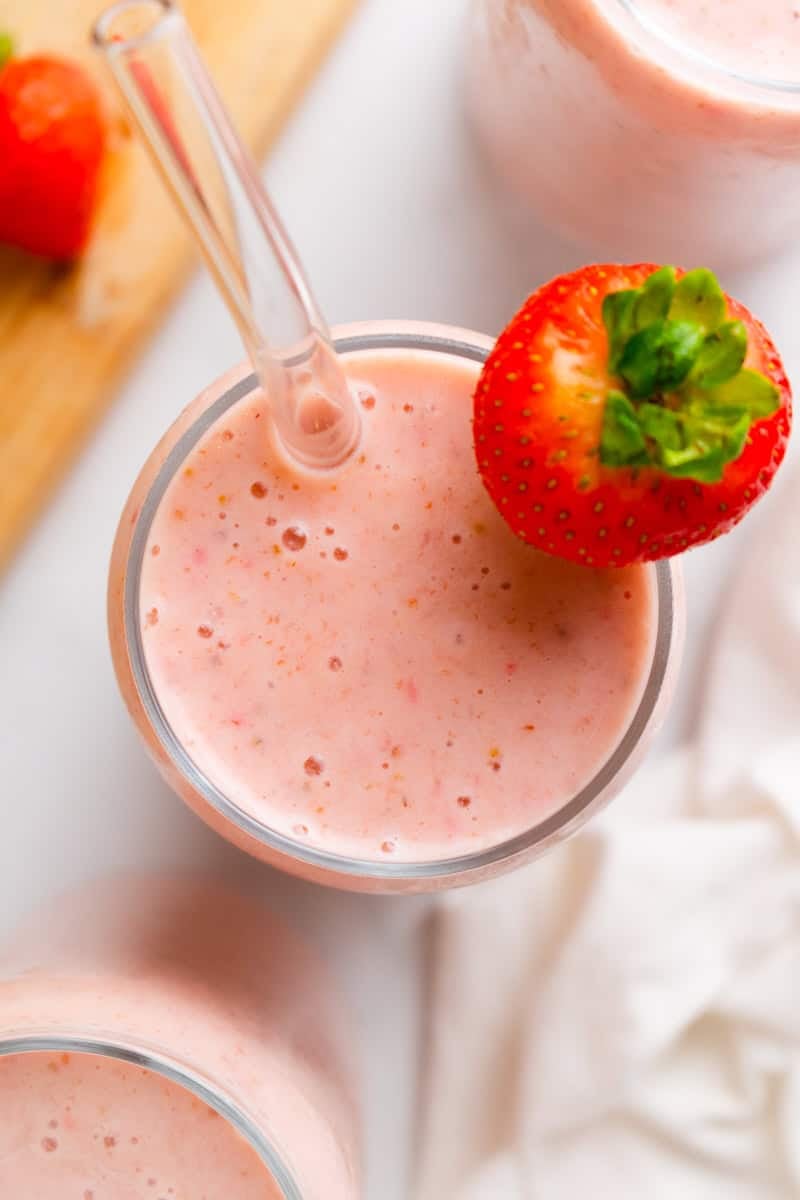 Easy 5-Minute Strawberry Banana Smoothie: 4 Simple Ingredients
